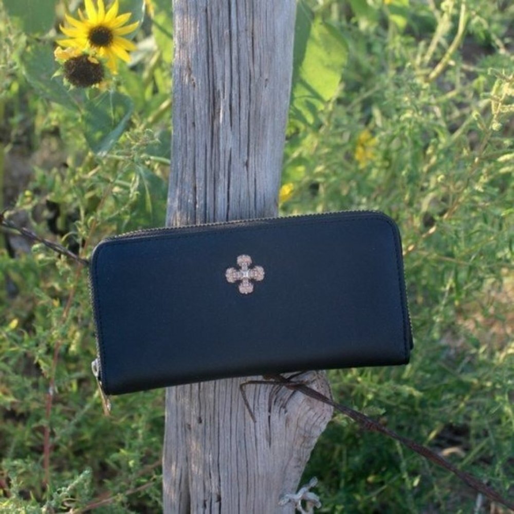 NWT Black Wallet Gold Hardware Bifold Women's Zipper Small Wristlet Clutch Bag